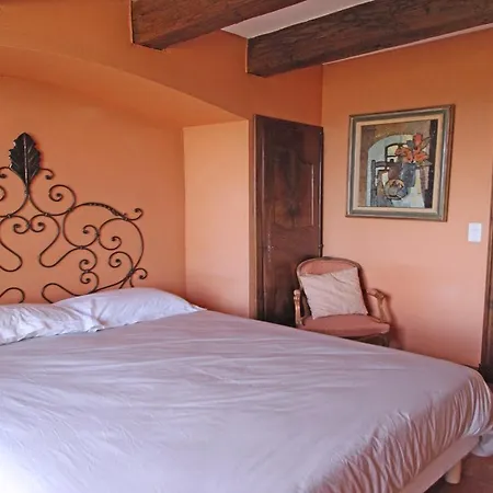 Isella Villa *