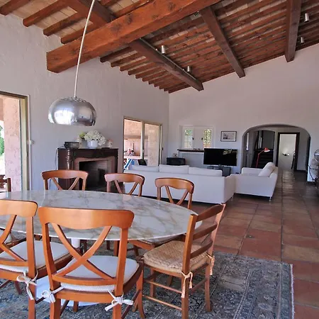Isella Villa Sainte-Maxime